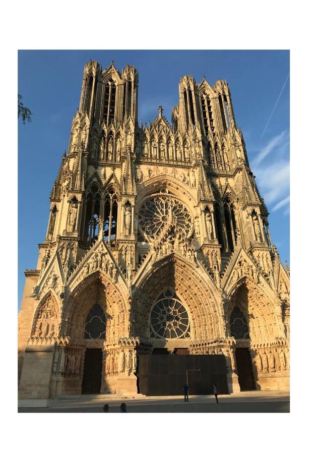 Suite Du Crypto - Vue Imprenable Sur La Place Du Forum 兰斯 外观 照片